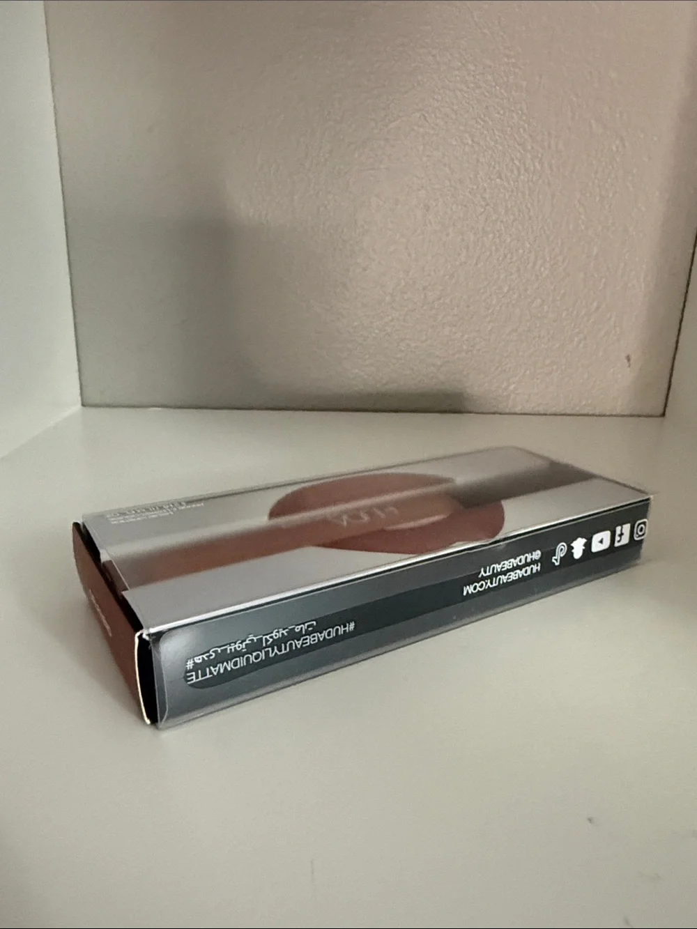 | Huda Beauty Matte Liquid Lipstick – Girlfriend – NIB